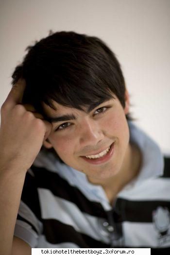imi plac mult baietzii astiaa :nebun:  :nebun:  mew :x: jonas brothers