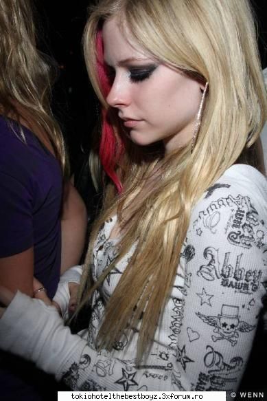 avril lavigne bluza prea masa