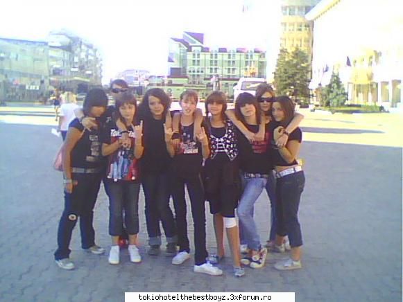 happy b'day bill&tom kaulitz! zrry...nu mai intrat net moolta vreme... vreau spoon zioa strans parte